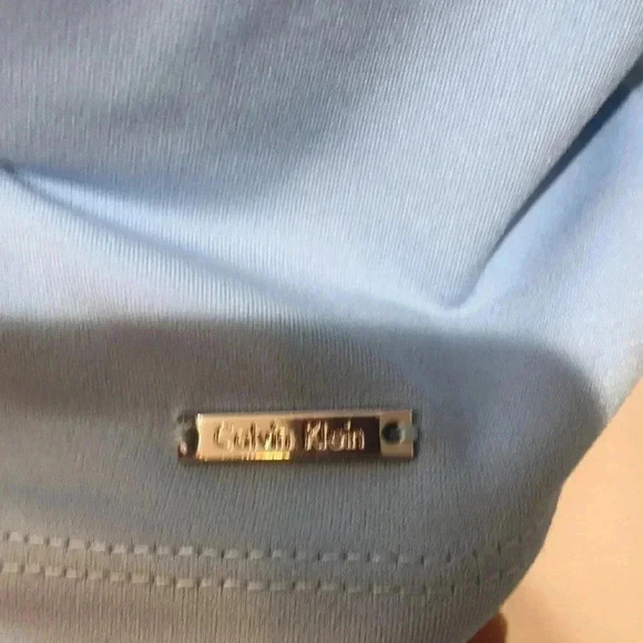 Calvin Klein Sleeveless Blue Blouse with lace detailing -Size Medium - Picture 7 of 7